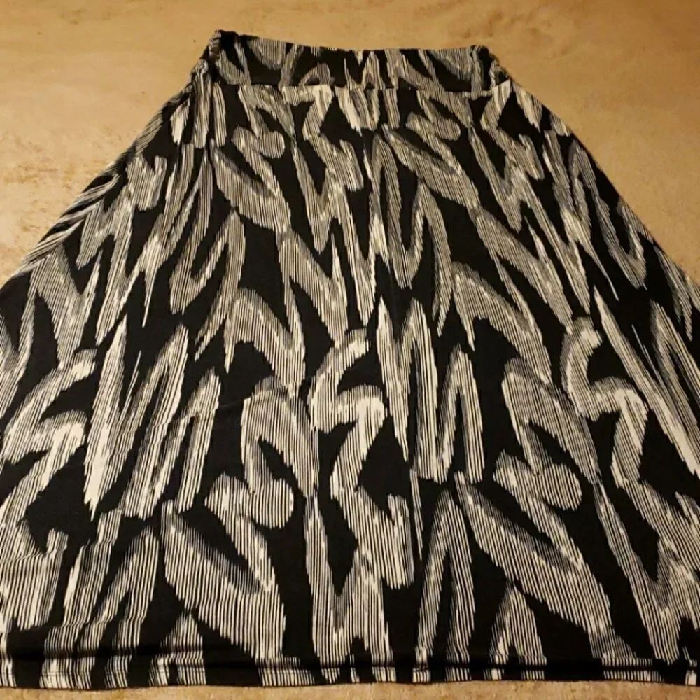 WORTHINGTON Maxi skirt. Black and tan